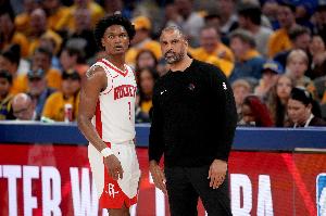 阿門：與烏度卡相處越多 你會(huì)發(fā)現(xiàn)他其實(shí)人很好 也愛(ài)開(kāi)些玩笑