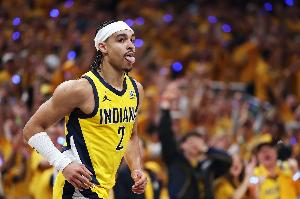 手感冰涼！內(nèi)姆哈德半場5中0拿到4分4助 三分2中0