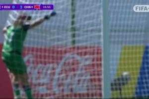 十分角！曾屹婕直接任意球破門，中國女足U17兩球領(lǐng)先厄瓜多爾