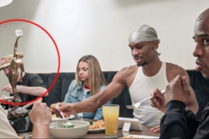 紀(jì)錄片上映！保羅與SGA及家人共進(jìn)晚餐 MVP獎(jiǎng)杯放在飯桌中央