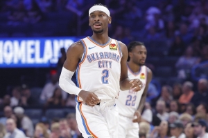 名嘴：亞歷山大進(jìn)行了很多光腳爬行練習(xí) 他1對(duì)1時(shí)幾乎不可阻擋