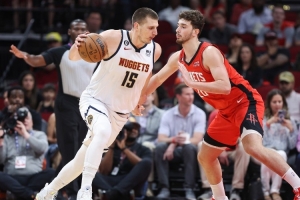 美記：沒有現(xiàn)役內(nèi)線能到約基奇的水平 但申京可成為下一個約基奇