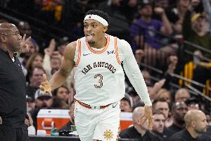 好球員！凱爾登-約翰遜7投4中得到8分10板1助 末節(jié)犯滿離場(chǎng)