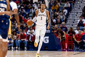 司機(jī)：文班打球就像打電游 他恨不得把籃筐周圍的一切都扣進(jìn)去