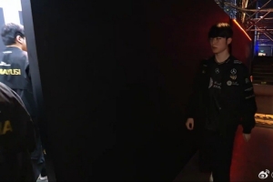 涵藝：Faker這沙皇真猛啊 這怎么和我最近看的沙皇不太一樣