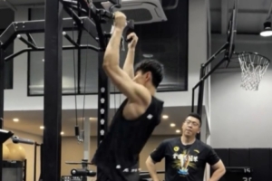 恢復(fù)身體！訓(xùn)練師曬曾凡博體能訓(xùn)練視頻