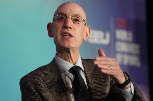 蕭華：對(duì)比盧普斯等被捕一事深感悲痛 政府有NBA沒有的非凡權(quán)力