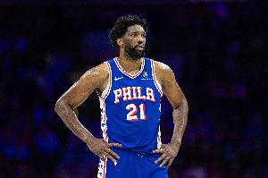 對陣綠軍為何巴洛打中鋒收官？納斯：我們對恩比德有出場時間限制