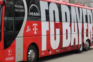 記者：拜仁大巴遭遇堵車，對陣門興的比賽可能推遲15分鐘開球