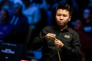 決勝局逆轉(zhuǎn)！周躍龍5-4力克福德，晉級斯諾克北愛爾蘭公開賽四強(qiáng)