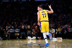 爆砍49分11板8助！Skip：上賽季季后賽這個東契奇在哪兒呢？