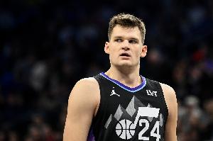 怎么肥四！凱斯勒半場沒有出手一分未得 拿2板2斷&出現(xiàn)5失誤