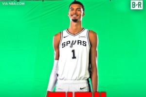 文胖：文班身高不止2.26米 他希望大家關(guān)注自己的技術(shù)而非尺寸