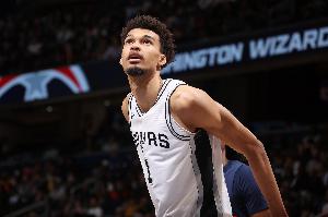 張佳瑋談馬刺：第二場(chǎng)證明沒(méi)了文班球隊(duì)也能贏球 比第一場(chǎng)更動(dòng)人