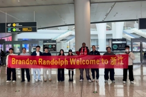 德甲常規(guī)賽得分王！浙江男籃曬新外援布蘭登-蘭道夫接機(jī)照