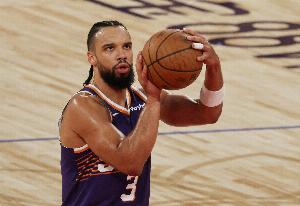 3D成主攻手了！狄龍半場12投5中 三分7中3砍下15分3籃板