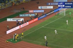 兩隊大規(guī)模沖突！補時階段西海岸角球區(qū)護球，周定洋剪刀腳飛鏟！
