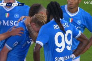 傷情很不妙德布勞內(nèi)點射時受傷，直接被隊醫(yī)攙扶下場