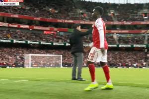 第65分鐘，薩卡被換下，馬丁內(nèi)利替補(bǔ)登場