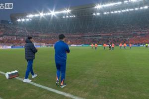 阻擊爭(zhēng)冠3隊(duì)！韓鵬上任后3-1海港、6-0國安、3-3申花，僅1-2蓉城