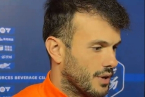 24球領(lǐng)跑射手榜！卡扎伊什維利：沒想太多榮譽，主場踢誰都占優(yōu)