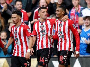 爆冷贏切爾西+暫英超第2！桑德蘭球迷賽后唱：我們要贏聯(lián)賽冠軍了