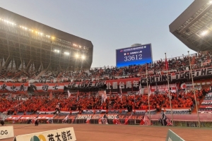 中超第28輪焦點(diǎn)戰(zhàn)，泰山主場(chǎng)對(duì)海港，現(xiàn)場(chǎng)觀賽人數(shù)33612人