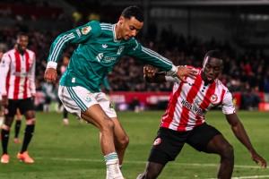 一瀉千里！5輪時(shí)利物浦積15分5分領(lǐng)跑，9輪后還是15分被曼聯(lián)反超