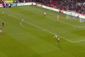 還有機(jī)會！索博傳中，薩拉赫一停一射右腳凌空斬破門！