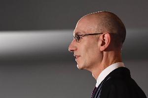 相比殺伐果斷的斯特恩 蕭華略顯柔和 這次他能帶聯(lián)盟度過(guò)危機(jī)嗎？