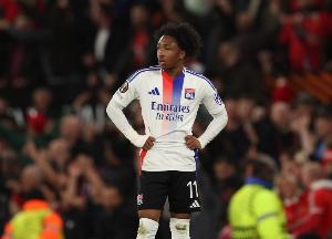 官方：里昂邊鋒馬利克-福法納右腳踝嚴(yán)重扭傷，將傷缺數(shù)個月