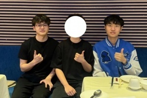 快進(jìn)到加入JDG？好兄弟！網(wǎng)友昨日上海偶遇Xun和Knight一起聚餐