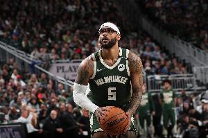 沒(méi)手感就作用差！特倫特9中2&三分7中1僅得6分 正負(fù)值-23遠(yuǎn)遠(yuǎn)落后