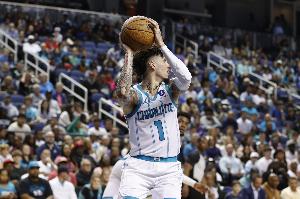 靠你一把抓！三球首節(jié)出戰(zhàn)11分鐘 9中5&三分5中2砍15分7板2助