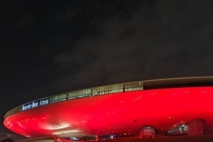 主持劉航曬梅賽德斯中心照為LPL應(yīng)援：彩排結(jié)束 明天開懟！