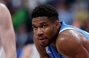 新紀錄！字母哥前3場得分100+籃板10+助攻15+ 歷史第一人