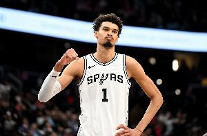 分差17分&正負值+31獨一檔！文班比賽影響力十足 三節(jié)已18分15板