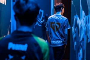 Peanut：在從前他有還弱點(diǎn)，但現(xiàn)在的Chovy可以說(shuō)是無(wú)懈可擊