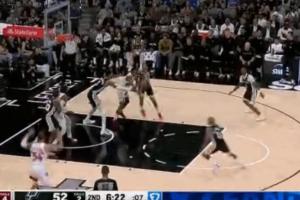 不給蓋帽機會啊！猛龍突到內(nèi)線看到文班 寧愿傳球失誤都不攻