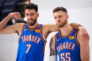 哈滕：霍姆格倫是聯(lián)盟最好的大個子球員之一 我們在場上信任彼此