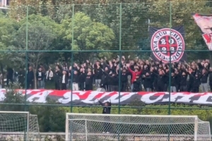 最后兩輪全力沖冠，蓉城球迷組織到訓練基地為球隊打氣