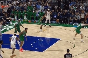 聽(tīng)說(shuō)你是狀元？切特外線單挑弗拉格 轉(zhuǎn)身上下步點(diǎn)飛防守投籃命中