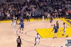 得分荒！勇士4分鐘顆粒無收 灰熊轟出18-2強(qiáng)勢反超