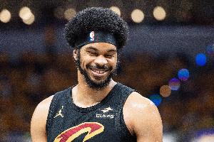 輕輕松松！阿倫12中7拿下20分7板2助1斷