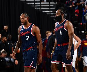 盧：哈登和小卡第三節(jié)同時體力不支 前者上半場曾主動要求下場