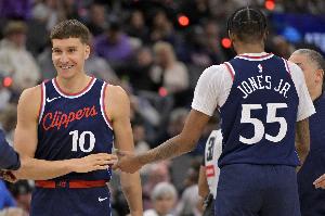 船記：登卡巴配倆外線陣容的8分半 勇士占據(jù)絕對(duì)優(yōu)勢(shì)打了波27-14