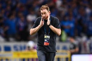 記者：斯盧茨基該問問自己，面對對手擺大巴+反擊有什么應(yīng)對之策