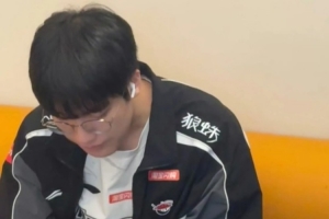 AL分享Flandre和Tarzan吃旺旺仙貝的照片：小孩口味的上野