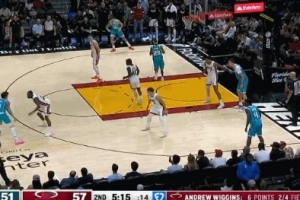 玩起來了！三球各種花里胡哨運(yùn)控+拉桿妙傳 曼恩三分一箭穿心