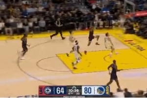 解解氣！保羅搶斷直接反擊找人 科林斯接球雙手滑翔暴扣！